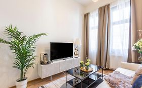 Luxurious Art Deco Apartment In The King Street