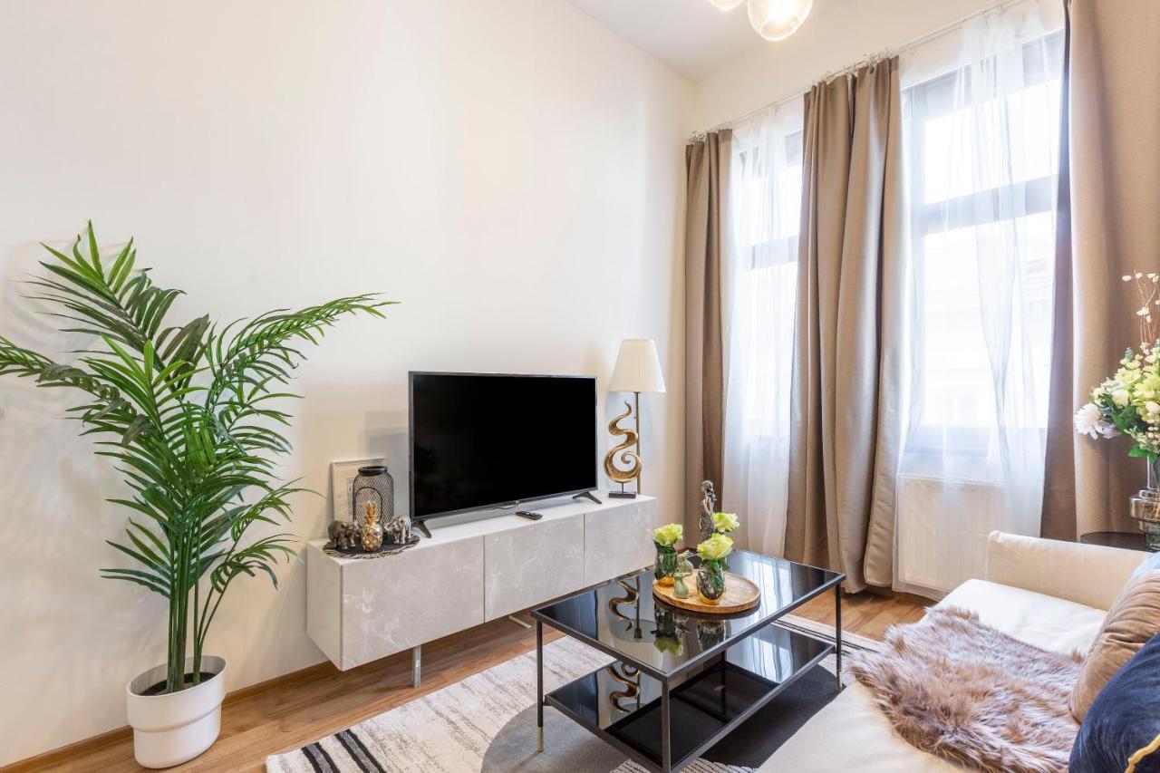 Luxurious Art Deco Apartment In The King Street Budapest Esterno foto